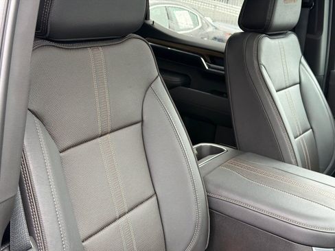 Used 2023 Chevrolet Silverado 1500 High Country image 12