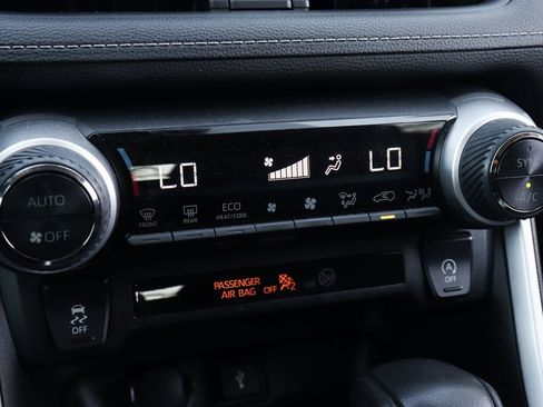 Used 2022 Toyota RAV4 XLE image 27