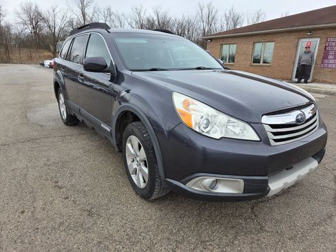 Used 2011 Subaru Outback 3.6R Limited image 3