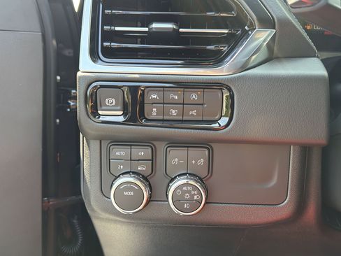 Used 2026 GMC Yukon Denali w/ Sun & Power Step Package AWD/4WD image 30