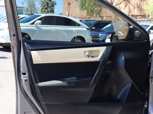 Used 2018 Toyota Corolla LE w/ Carpet Mat Package (TMS) FWD image 35