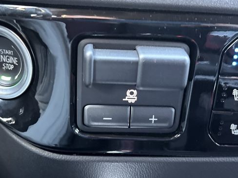 Used 2022 GMC Sierra 1500 SLT image 40