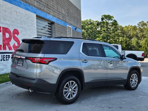 Used 2023 Chevrolet Traverse LT FWD image 7