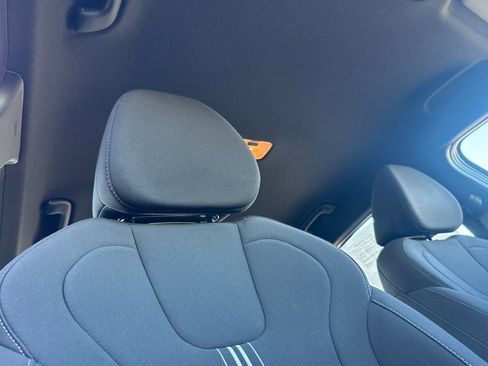 Certified 2025 Hyundai Elantra SEL image 19