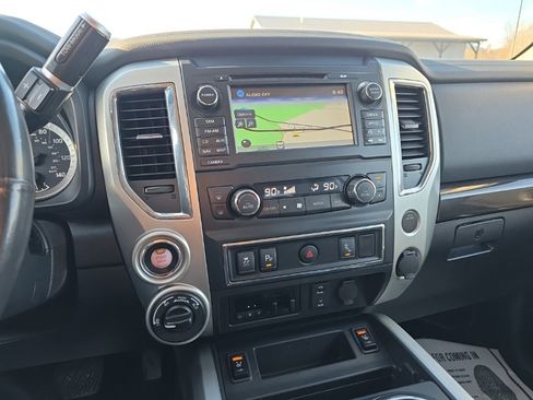 Used 2018 Nissan Titan SV w/ SV Convenience Package image 22