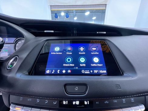 Used 2021 Cadillac XT4 Premium Luxury w/ Cold Weather Package AWD/4WD image 26