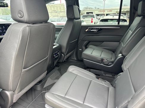 New 2026 Chevrolet Suburban Z71 w/ Comfort Package image 10