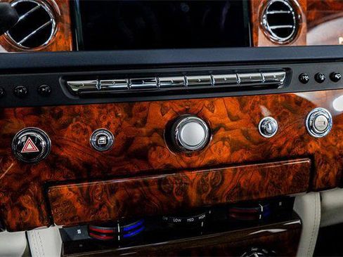 Used 2016 Rolls-Royce Phantom Sedan image 45