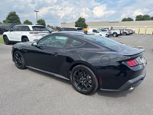 Used 2025 Ford Mustang GT RWD image 10