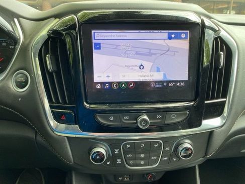 Used 2023 Chevrolet Traverse LT w/ LT Premium Package AWD/4WD image 4