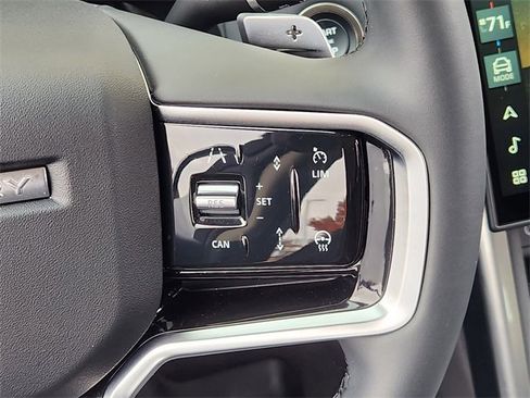 Used 2024 Land Rover Discovery Sport S image 28