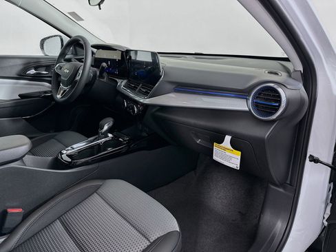 New 2026 Chevrolet Trax LT w/ Sunroof Package image 29