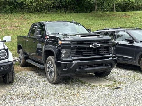 Used 2024 Chevrolet Silverado 2500 Custom w/ Custom Value Package AWD/4WD image 3