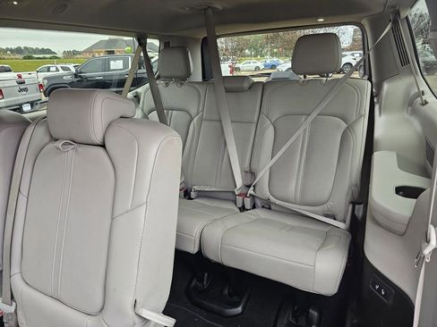 Used 2024 Jeep Wagoneer L Series II image 18