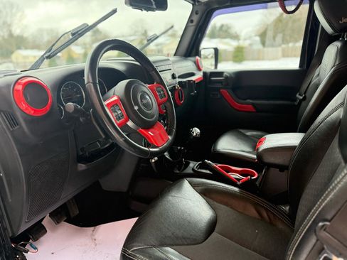 Used 2016 Jeep Wrangler Unlimited Sport image 27