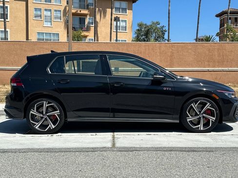 New 2026 Volkswagen GTI SE FWD image 3
