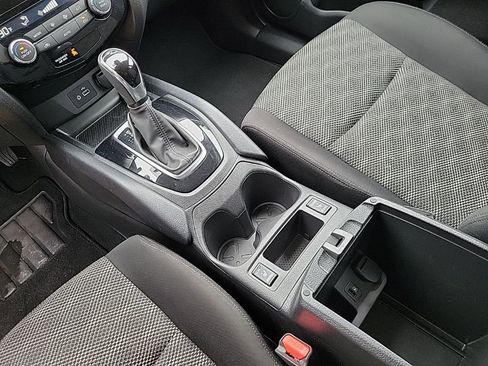 Used 2022 Nissan Rogue Sport SV image 9