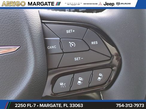 New 2026 Chrysler Pacifica Select FWD image 28