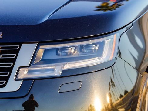 Used 2023 Land Rover Range Rover SE image 4