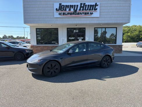 Used 2024 Tesla Model 3 Standard Range RWD image 1