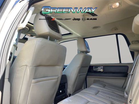 Used 2015 Lincoln Navigator 4WD w/ Equipment Group 101A Reserve image 15