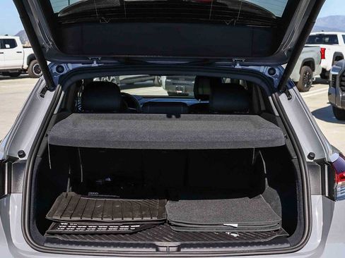 Used 2024 Audi Q4 e-tron Premium Plus image 37