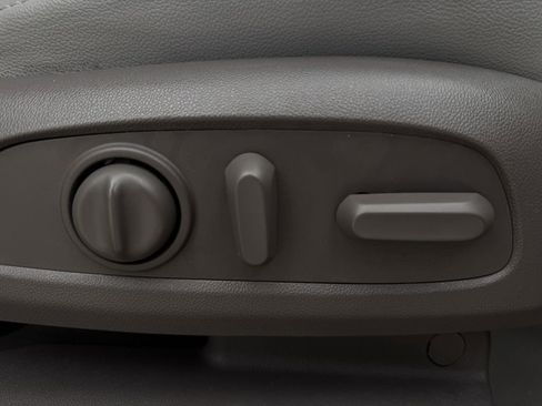 Used 2018 Chevrolet Traverse LT FWD image 27