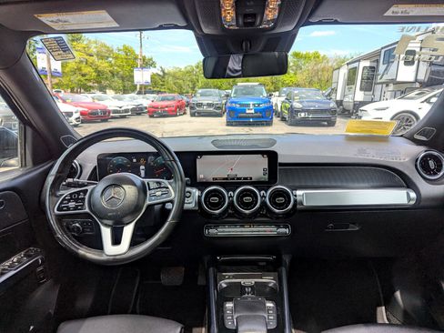 Used 2021 Mercedes-Benz GLB 250 4MATIC w/ Premium Package image 36