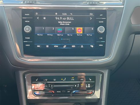 Used 2023 Volkswagen Tiguan SE w/ Panoramic Sunroof Package FWD image 25