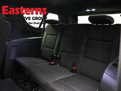 Used 2023 Chevrolet Suburban LS RWD image 27