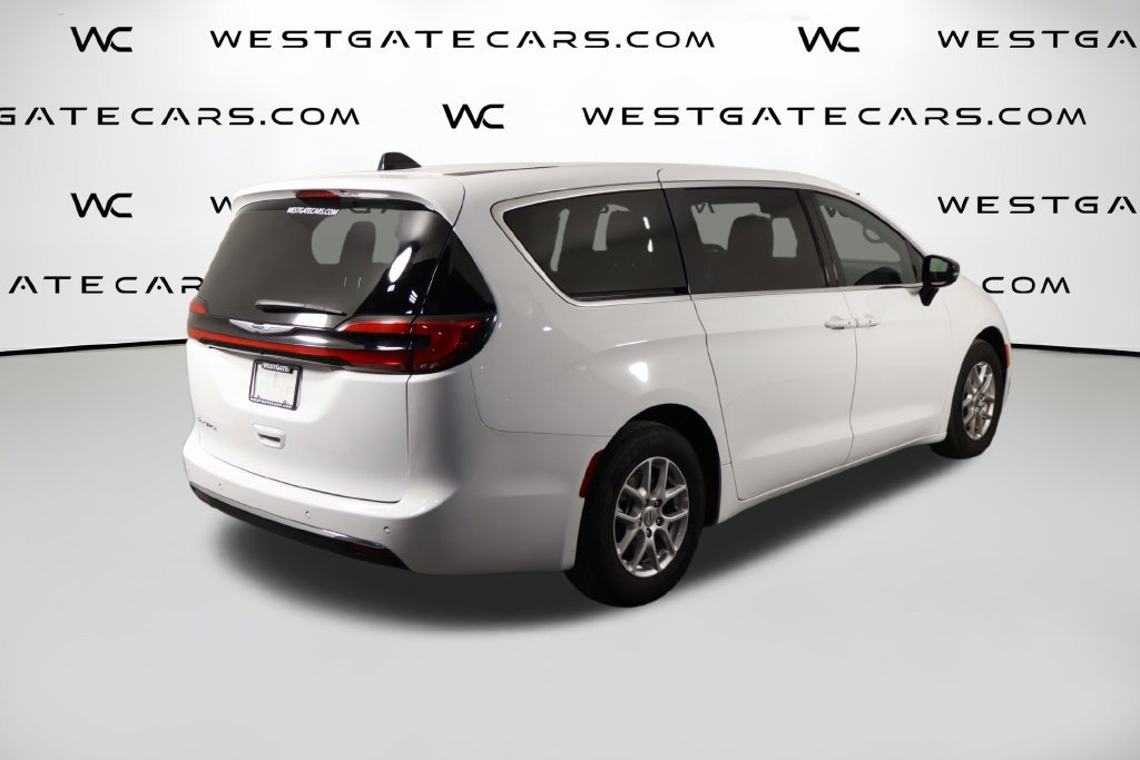 Used 2025 Chrysler Pacifica Select FWD image 49