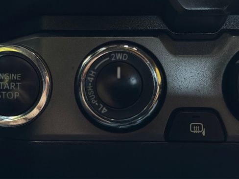 Used 2019 Toyota Tacoma TRD Sport AWD/4WD image 35