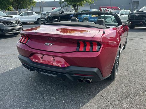 Used 2025 Ford Mustang GT Premium w/ GT Performance Package RWD image 4