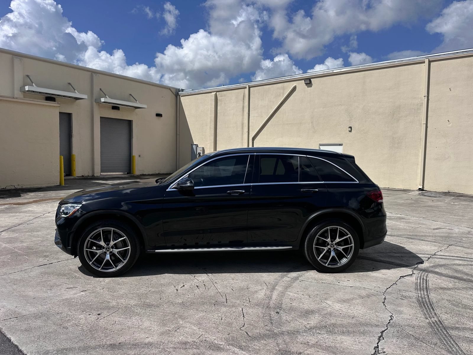 Used 2021 Mercedes-Benz GLC 300 4MATIC w/ AMG Line image 8