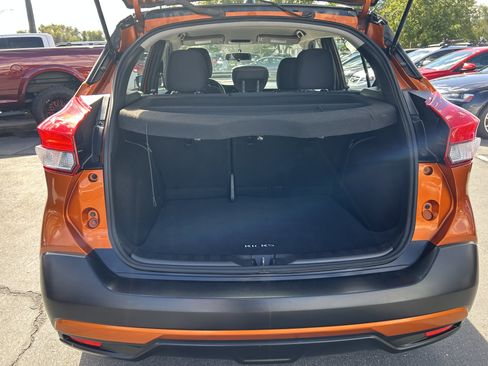 Used 2019 Nissan Kicks SR image 5
