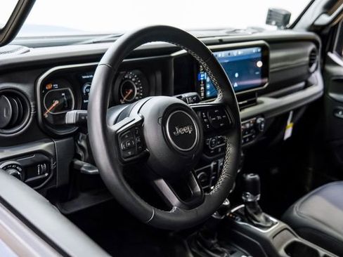 Used 2024 Jeep Wrangler Unlimited Rubicon w/ Technology Group AWD/4WD image 28
