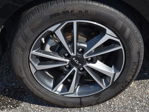 Used 2024 Kia Forte LXS image 12