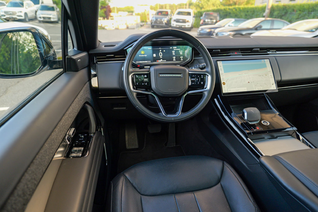 Used 2025 Land Rover Range Rover Sport SE AWD/4WD image 41