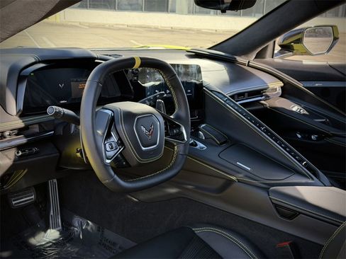 Used 2024 Chevrolet Corvette Stingray Premium Cpe w/ Z51 Performance Package image 23