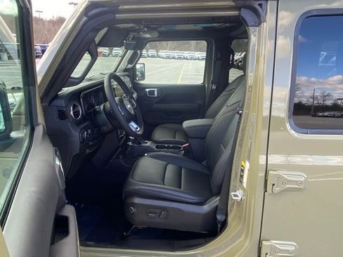New 2026 Jeep Wrangler Unlimited Sahara AWD/4WD image 15