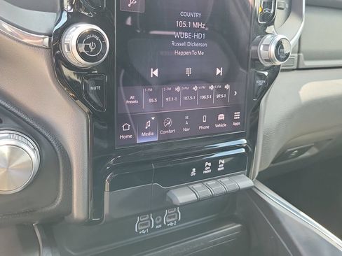 Used 2025 RAM 1500 Laramie AWD/4WD image 29