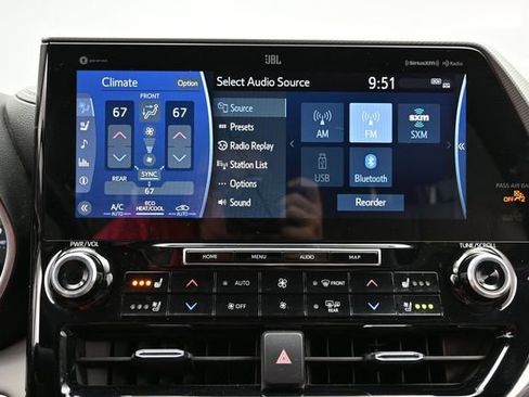 Used 2021 Toyota Highlander Platinum AWD/4WD image 37