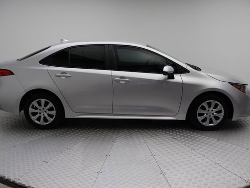 Used 2025 Toyota Corolla LE image 6
