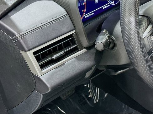 Used 2023 Mitsubishi Outlander SE FWD image 10