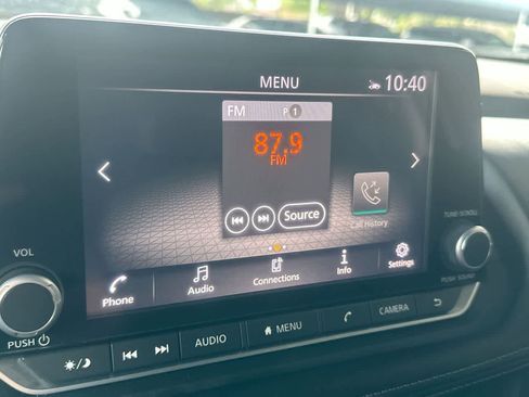 Used 2025 Nissan Rogue SV AWD/4WD image 18