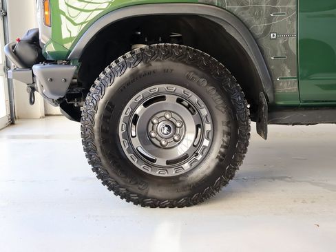 Used 2024 Ford Bronco Everglades image 39