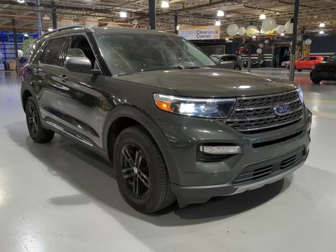 Used 2023 Ford Explorer XLT w/ Equipment Group 202A AWD/4WD image 3
