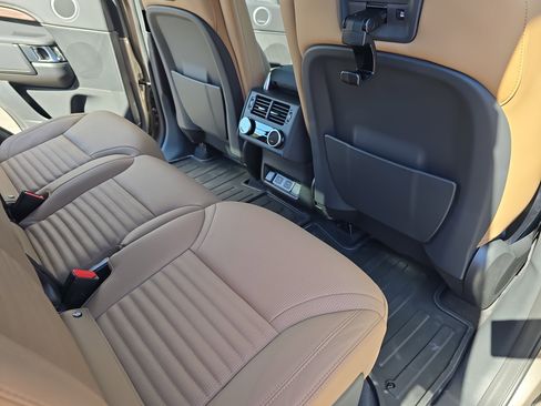 New 2026 Land Rover Discovery Dynamic SE image 11