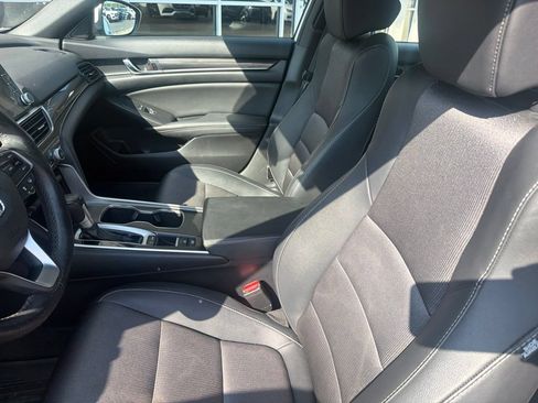 Used 2020 Honda Accord Sport image 2