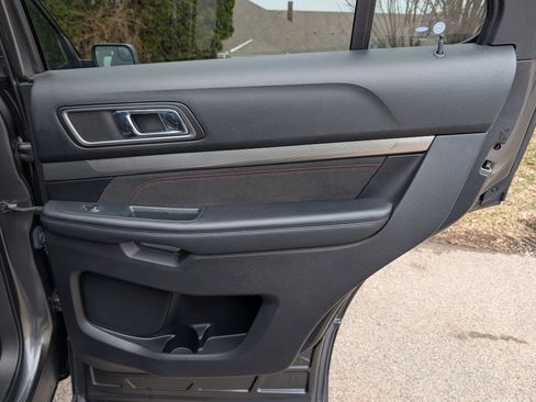 Used 2018 Ford Explorer XLT w/ Equipment Group 202A image 37